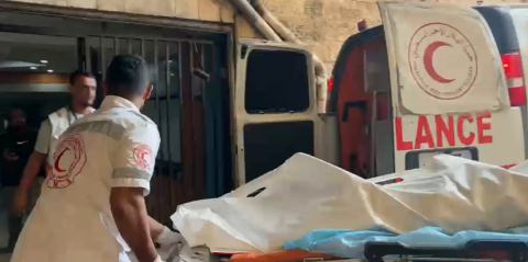 نقلت طواقم الإسعاف التابعة لجمعية الهلال الأحمر الفلسطيني، قبل قليل، 4 إصابات وشهيدين جراء استهدافين منفصلين إلى مستشفى القدس التابع للجمعية
