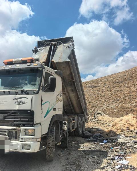 سلطة جودة البيئة تتعامل مع شكوى إلقاء مخلفات صلب