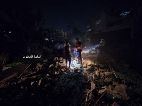 استهداف المنزل قبل قليل بدير البلح 2.jpg