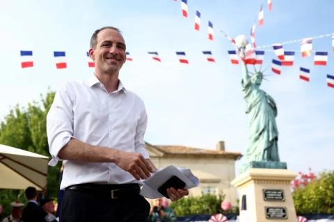 غلوكسمان يقدم نفسه ممثلا لليسار الاجتماعي الديمقراطي المؤيد لأوروبا في مواجهة اليسار الراديكالي (الفرنسية).jpg