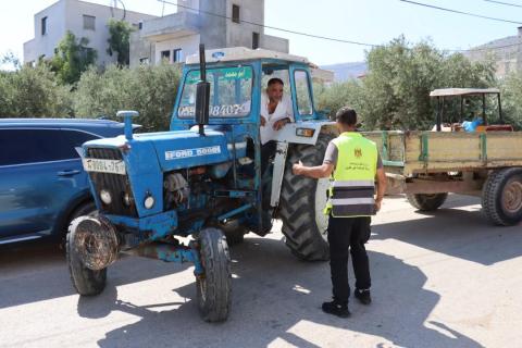 الجرارات الزراعية.jpg