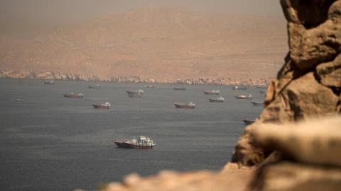 صورة أرشيفية.. سفن في مضيق هرمز كما تظهر من محافظة مسندم في سلطنة عُمان، 18 حزيران 2026. (رويترز).jpeg