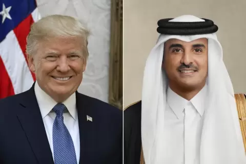 أمير دولة قطر الشيخ تميم بن حمد آل ثاني (يمين) والرئيس الأمريكي دونالد ترمب (الجزيرة).webp