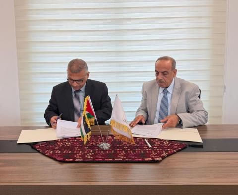 الإحصاء والمكتبة الوطنية يوقعان مذكرة تفاهم لتعزيز التعاون في مجالات البيانات والأرشفة وإدارة المعرفة.jpg
