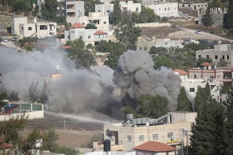 نفّذت القوات الإسرائيلية عملية تفجير مُتحكّم بها لهدم منزل الفلسطيني فاروق رمضان في قرية تل، جنوب مدينة نابلس بالضفة الغربية، في 11 أغسطس/آب 2026.صورة: محمد ناصر