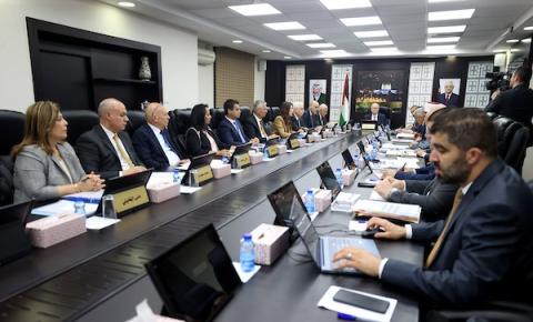 ترأس رئيس الوزراء الفلسطيني محمد مصطفى الاجتماع الأسبوعي لمجلس الوزراء في رام الله، بالضفة الغربية، في 18 أغسطس/آب 2026. (صورة من مكتب رئيس الوزراء)