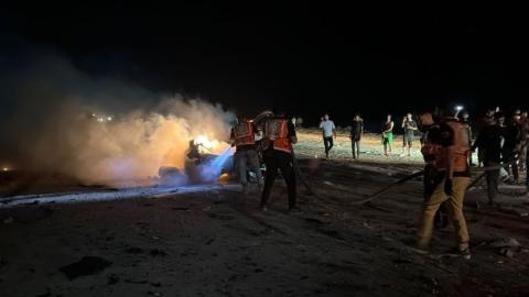سقوط قذيفة مدفعية على مفترق السنافور شرقي حي التفاح شرقي مدينة غزة..jpg