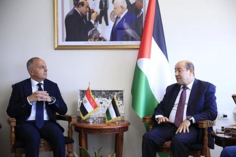 المدرسة الوطنية الفلسطينية للإدارة تودّع السفير المصري إيهاب سليمان وتثمن جهوده في تعزيز العلاقات الفلسطينية المصرية.jpg