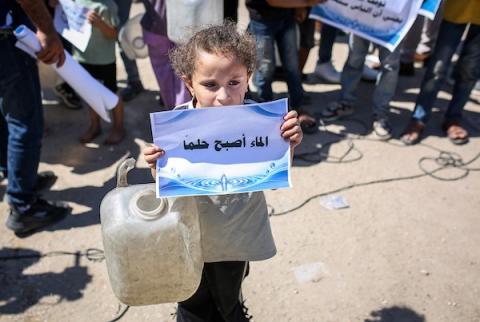 احتجاج على تفاقم أزمة المياه في مدينة غزة في 23 سبتمبر/أيلول 2026. (صورة: محمد صالحة)