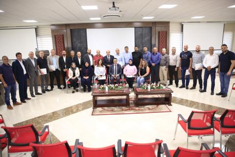 المدرسة الوطنية الفلسطينية للإدارة تختتم برنامج  فن ومهارات الإتيكيت والبروتوكول للمديرين العامين في الهيئة العامة للشؤون المدنية.jpg