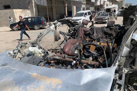 سيارة محطمة في حي تل الهوى بمدينة غزة، قطاع غزة، بتاريخ 13 سبتمبر/أيلول 2026، بعد غارة جوية إسرائيلية استهدفتها.(صورة: محمد صالحة)