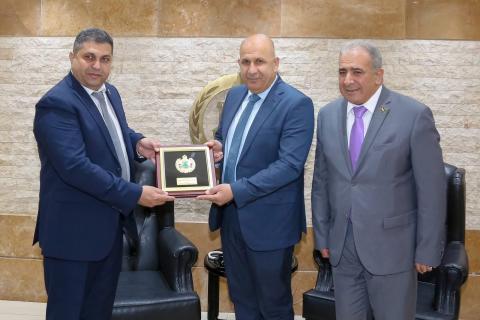الدفاع المدني الفلسطيني واللبناني يبحثان تعزيز التعاون وتبادل الخبرات.jpg