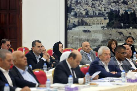 الرئيس محمود عباس، خلال ترؤسه أعمال الدورة الأولى للمجلس الثوري