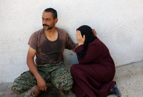 جنازة محمد القاضي، الذي توفي متأثراً بجراحه التي أصيب بها في غارة إسرائيلية استهدفت خيمة تأوي نازحين فلسطينيين في منطقة أضواء بخان يونس، جنوب قطاع غزة، في 3 سبتمبر/أيلول 2026. (صورة: طارق محمد)