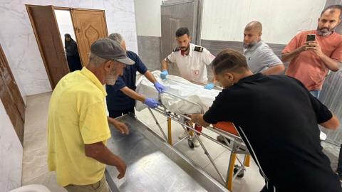 وصول مجمع ناصر الطبي الشهيد عبيدة اسامة الشيخ عيد جراء اطلاق قوات الاحتلال النار صوب خيام النازحين في منطقة بئر 19 جنوب غرب خانيونس 2.jpg