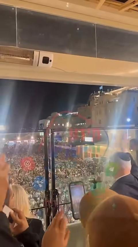 نتنياهو يقتحم منطقة حائط البراق في البلدة القديمة بالقدس.jpg
