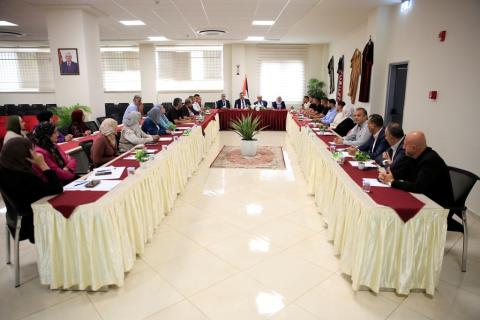 المدرسة الوطنية الفلسطينية للإدارة تفتتح برنامج
