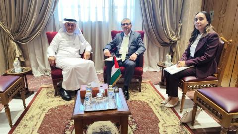 سمحان يبحث مع أمين عام مبادرة الشرق الأوسط الأخضر تعزيز التعاون البيئي والمناخي