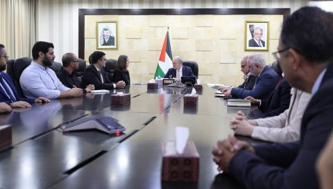 رئيس الوزراء يتابع مع المديرة الإقليمية للبنك الدولي وشركات تكنولوجية فلسطينية فرص تعزيز الاستثمار والنمو وتوفير فرص العمل