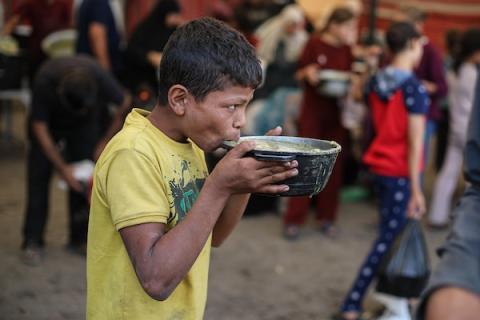 هندسة التجويع في غزة تتصاعد.. 7 مخابز مهددة بالإغلاق ونقص الغذاء يفاقم الكارثة الإنسانية