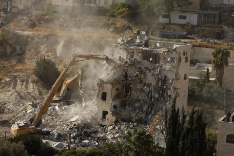 الاحتلال يهدم بناية في القدس الشرقية ويشرد 80 مواطناً.jpg