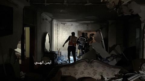 الشقة السكنية المستهدفة من قبل طائرات الاحتلال والتي تعود لعائلة ياسين خلف مستشفى الشفاء غرب مدينة غزة