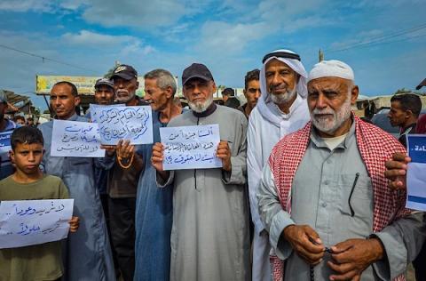 فلسطينيون نازحون من رفح يشاركون في فعالية بمدينة خان يونس، جنوبي قطاع غزة، للمطالبة بالعودة إلى مدينتهم، 11 أكتوبر/تشرين الأول 2026. (تصوير: طارق محمد)