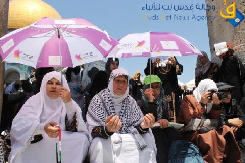 صور.. أكثر من ربع مليون يؤدون صلاة الجمعة الاخيرة من رمضان في رحاب الاقصى