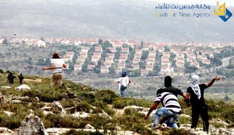 مستوطنون يرشقون مركبات المواطنين بالحجارة شرق الخليل