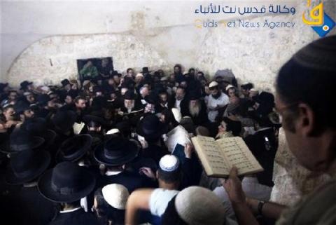 مئات المستوطنين يقتحمون "قبر يوسف" في نابلس