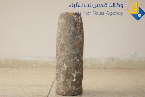 العثور على قذيفة مدفعية من مخلفات العهد البريطاني في قرية عطارة