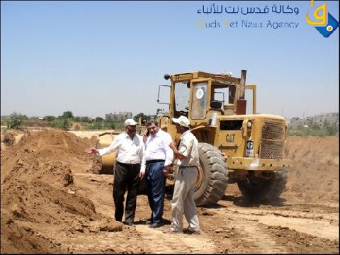 الدحنون وجودة يقومان بجولة تفقدية لسير العمل في منطقة الأحواض