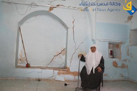 فيديو وصور.. خطر الموت يتهدد العائلات المقدسية في حي القرمي