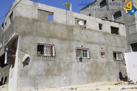 فلسطينيون يبنون مساكن قليلة التكلفة لمواجهة ارتفاع الأسعار