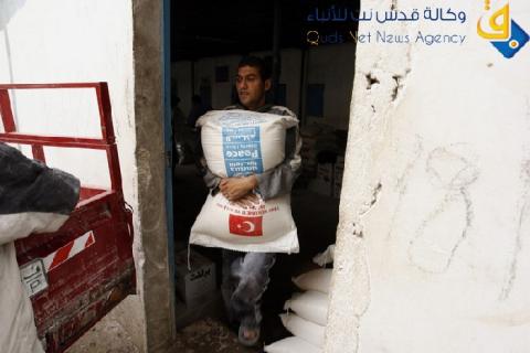 صحيفة: "أونروا" تقلّص مساعداتها الغذائية لغزة خلال 6 شهور