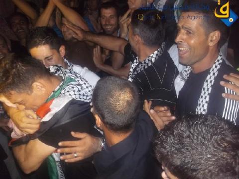 والدة الأسير المحرر حسني صوالحة ..الدموع وحدها لاتكفي ..!
