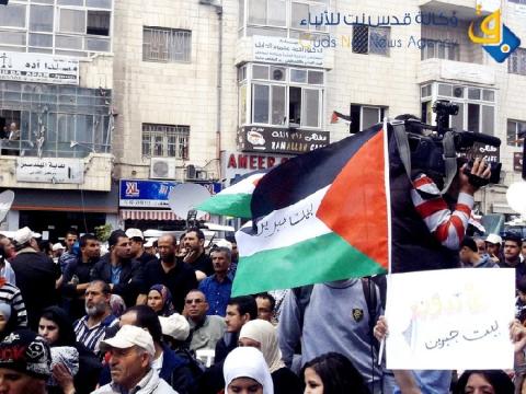 أهالي اقرث وكفر برعم يتظاهرون أمام الكنيست مطالبين بالعودة