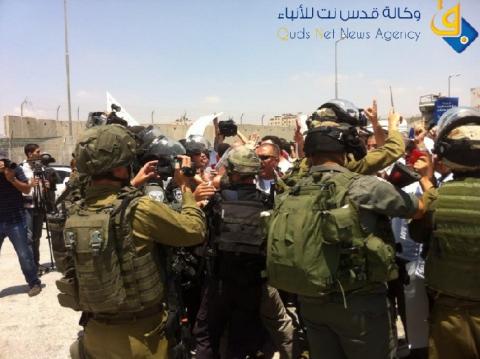 اعتقال فلسطيني بزعم محاولته تنفيذ عملية طعن