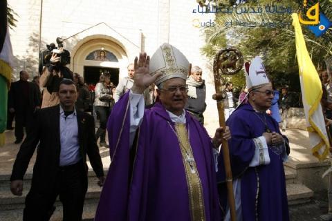 مطران غزة يشيد بالحالة الأمنية التي يعيشها المسيحيون في القطاع