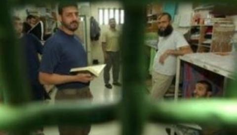 مصلحة السجون تعرب عن خشيتها من تدهور صحة 4 أسرى مضربين