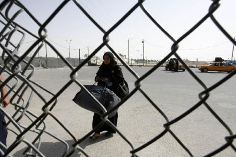 صور.. ارجاع المسافرين الفلسطينيين على معبر رفح
