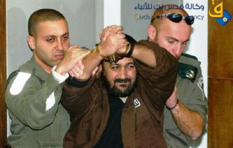 موقع إسرائيليّ: قادة كبار في فتح طالبوا عبّاس بتعيين البرغوثي نائبًا له