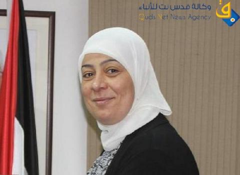 قوات الاحتلال تحتجز المحافظ ليلى غنام شمال رام الله 