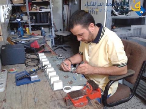 احمد ابو شعبان..شاب فلسطيني يبتكر روبوت لإطفاء الحرائق آليا