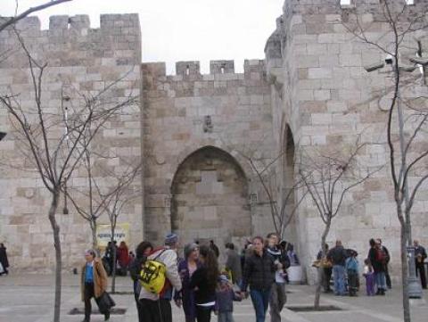 سفير فلسطين يبحث مه مسؤولين يونانيين قضية عقارات باب الخليل في القدس
