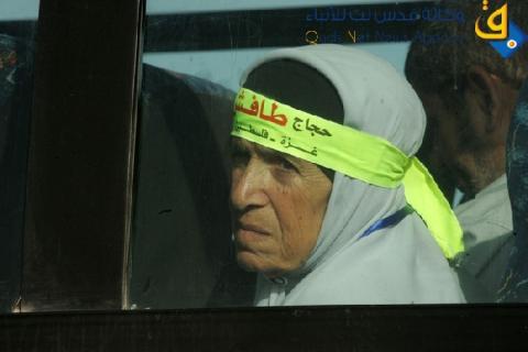 صور.. حجاج غزة يغادرون معبر رفح