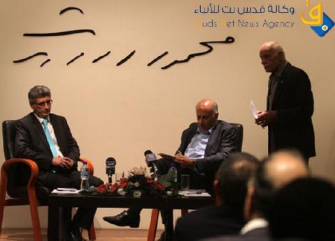 الرجوب يوقع كتابه "نفحة يتحدث بعد 33 عاما"