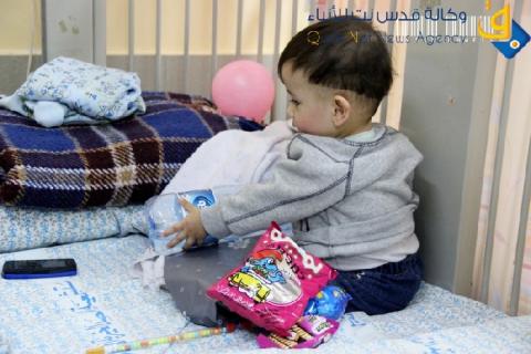 توزيع الهدايا على اطفال الضفة وعزة  في مستشفى المقاصد