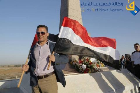 رفع العلم المصري على النصب التذكاري بالفالوجة احتفالاً بنصر أكتوبر
