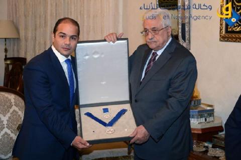 منح الشهيد خليل الزبن وسام الاستحقاق والتميز